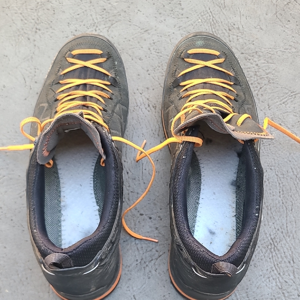 Men's Outdoor Shoes - Black and Orange - Picture 6 of 6